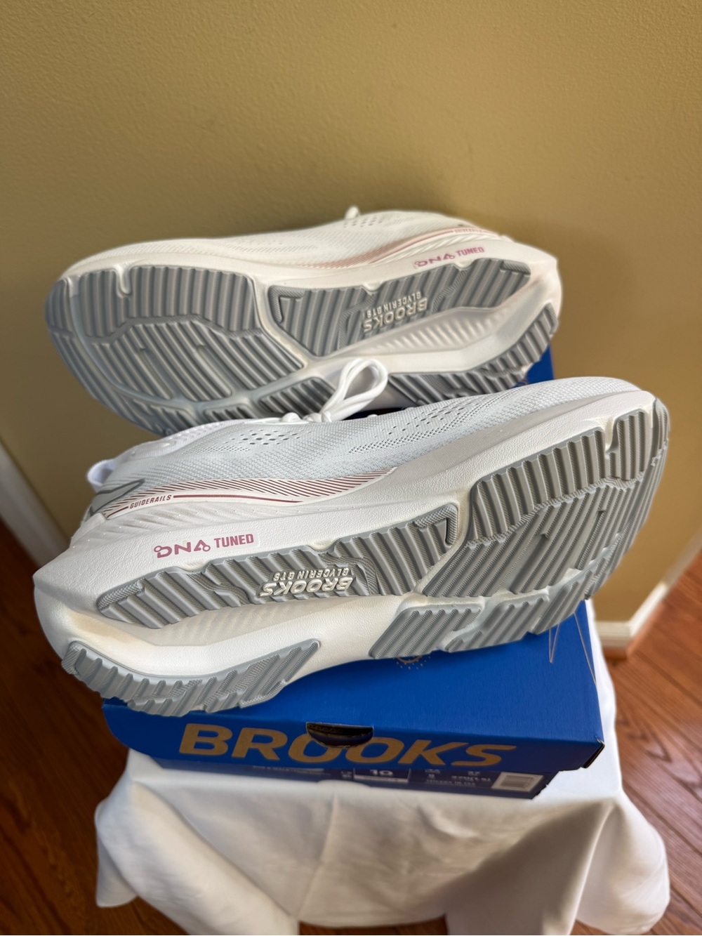 BROOK’S Women’s Glycerin GTS 23 Running Shoe, Sz US 10M, NWT - Picture 6 of 10